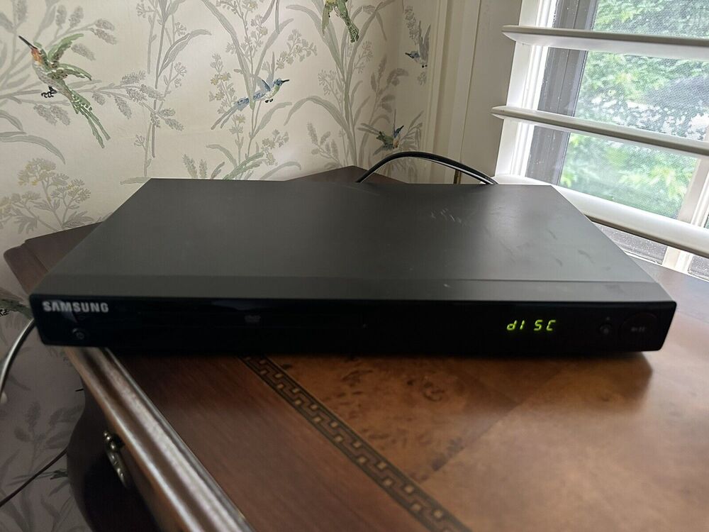 Samsung DVD-P191 DVD Player (14.17") Tested Working Without Remote